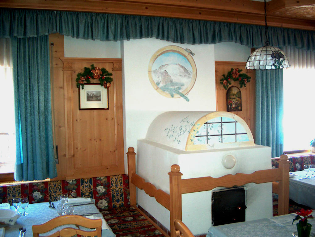 Hotel Rosalpina Rocca Pietore Exterior photo